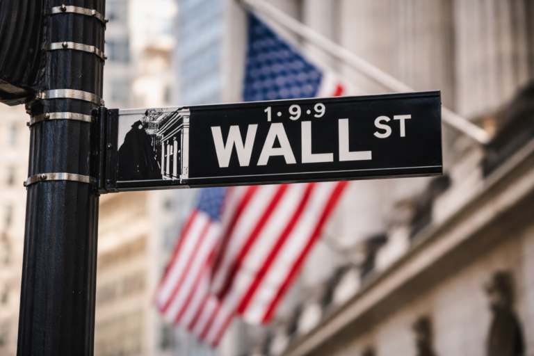 Dow falls 290 points as Nasdaq steadies on chip rebound, earnings focus