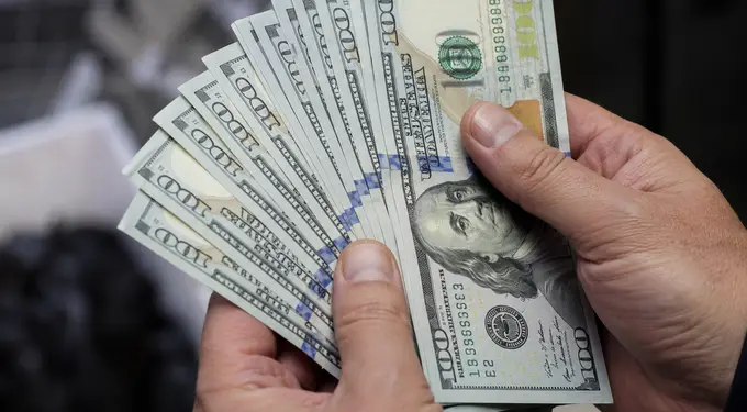 US dollar gains slightly despite softer labour market signals